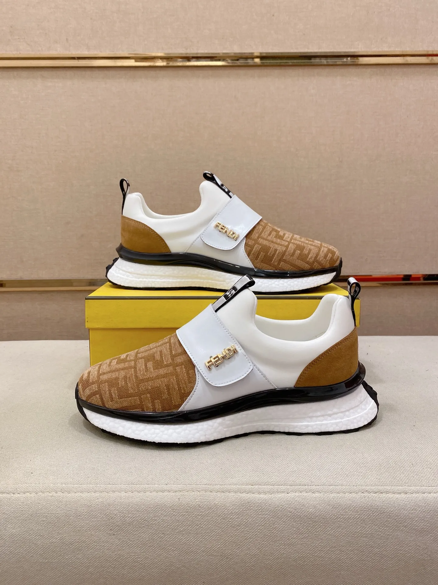 Men's shoes 💰 462💰 (fendi) New high-top 👊🏻 upper 🇮🇹 imported cowhide fabric 🇩🇪 lining imported breathable mesh lining. The original outsole is molded to highlight the identity of every man, and the upper foot is elegant and stable🚶🏻🚶🏻The high-end custom counters reproduce the original version📯No matter the wind or rain, the shoe last remains unchanged and can withstand the verification of time🔍️,🔵 Size: 38-44